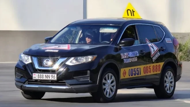 1 Ժամ Քաղաքային Ավտովարման Դաս Ջիպով