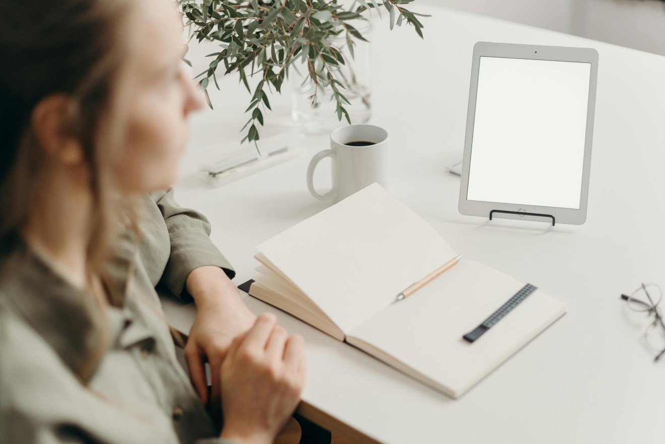 Mindfulness for Wellbeing: Find Calm and Balance in a Busy World