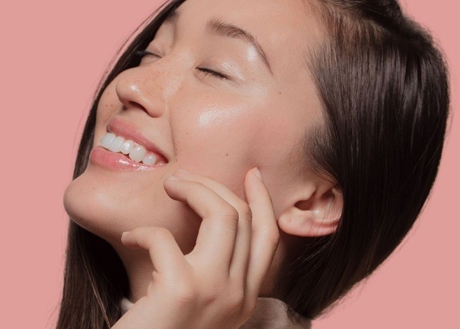 Lerne die Glass-Skin-Gesichtsbehandlung mit den GlowUp-Experten.